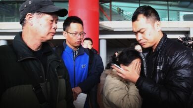 Los equipos de rescate suspenden la búsqueda del avión desaparecido de Malaysia Airlines