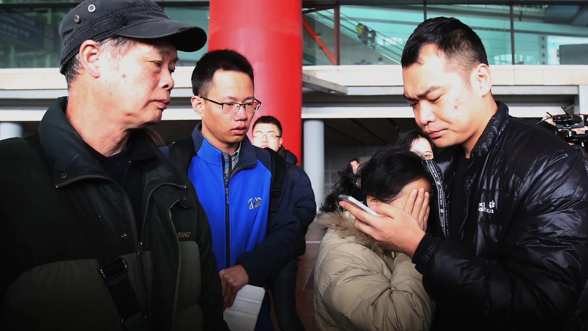 Familiares de los pasajeros del avión desaparecido Familiares de los pasajeros del avión desaparecido