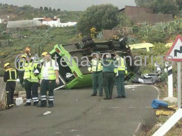 Accidente grave de una guagua en Ingenio 1