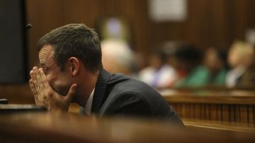 Oscar Pistorius en el juicio por el asesinato de su novia, la modelo Reeva Steenkamp