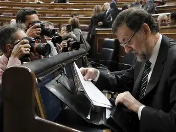 Rajoy tacha de "inmovilista" a Rubalcaba ante la acusación de "chapuza" de la LOMCE Rajoy tacha de "inmovilista" a Rubalcaba ante la acusación de "chapuza" de la LOMCE
