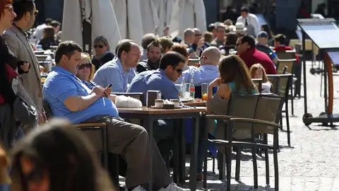 Soleada mañana en una terraza Soleada mañana en una terraza