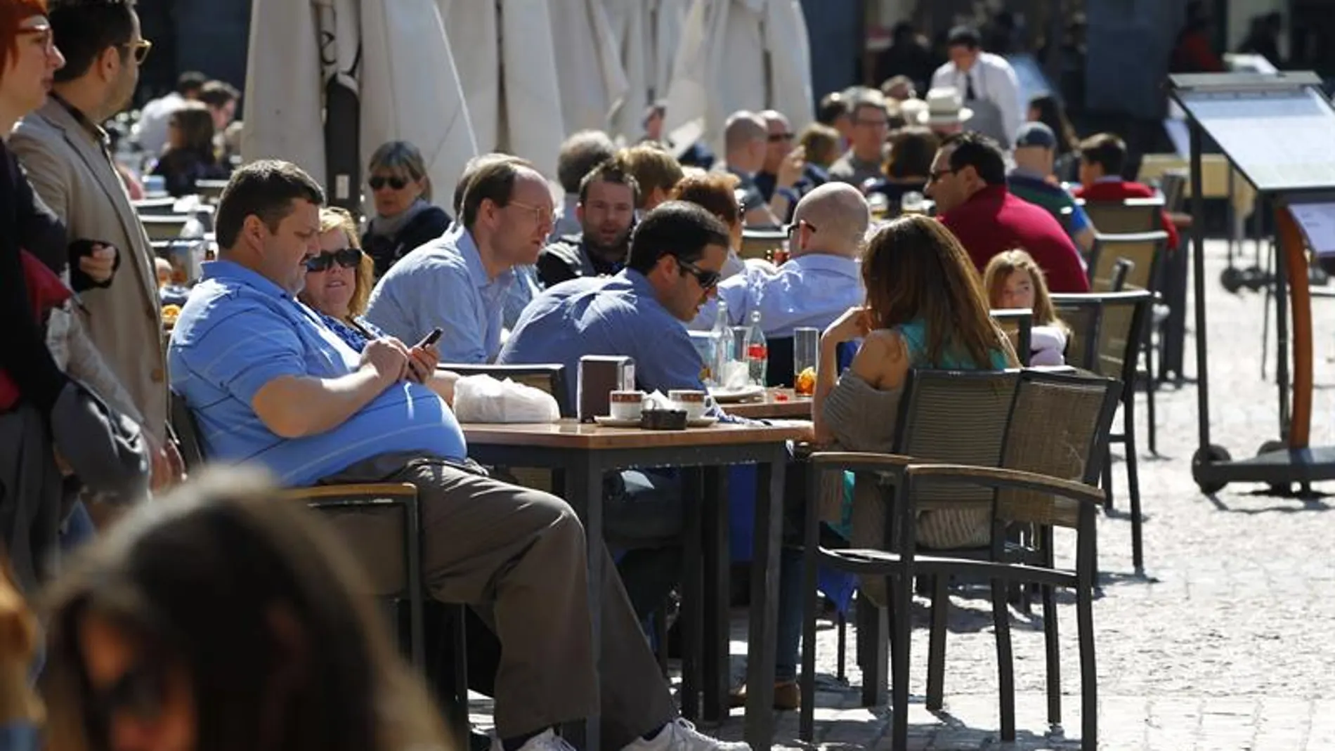 Soleada mañana en una terraza Soleada mañana en una terraza