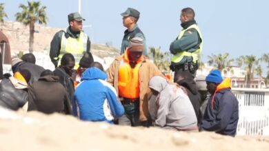 Llegan a una playa de Melilla 25 inmigrantes a bordo de una patera