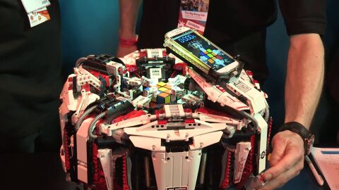 Un robot de LEGO nuevo r&eacute;cord Guinness al completar un cubo de Rubik en 3.253 segundos