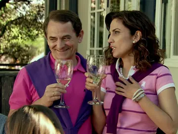 Los marqueses consiguen trabajo y el camping lo celebra a su manera Los marqueses consiguen trabajo y el camping lo celebra a su manera