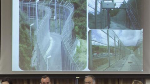 El secretario de Estado de Seguridad, Francisco Mart&iacute;nez, junto al presidente de la Comisi&oacute;n de Interior del Congreso, Esteban Gonz&aacute;lez Pons