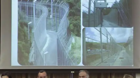 El secretario de Estado de Seguridad, Francisco Martínez, junto al presidente de la Comisión de Interior del Congreso, Esteban González Pons El secretario de Estado de Seguridad, Francisco Martínez, junto al presidente de la Comisión de Interior del Congreso, Esteban González Pons