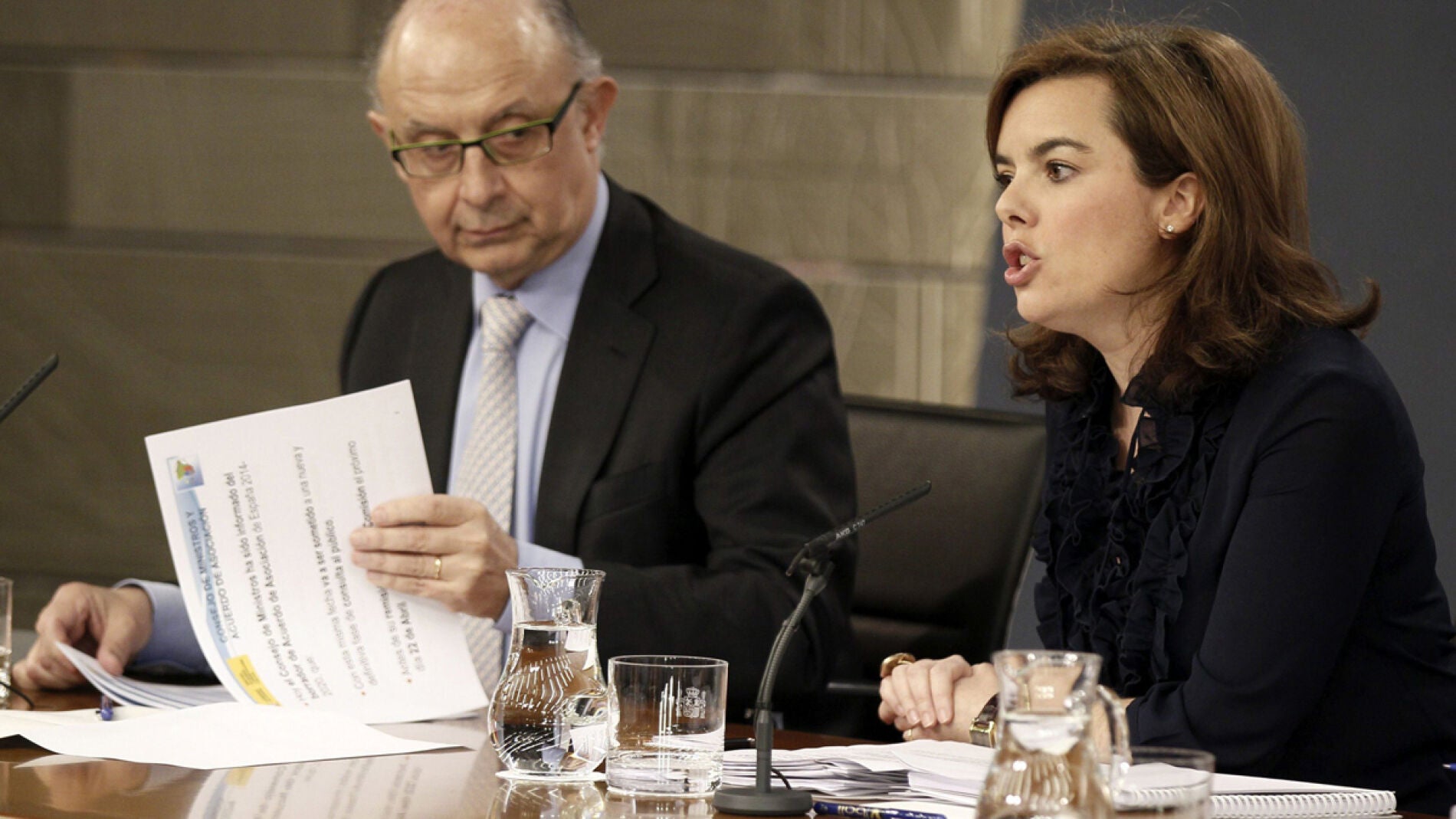 Crist&oacute;bal Montoro junto a Soraya S&aacute;enz de Santamar&iacute;a