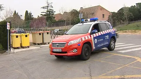 La Policía patrulla en los alrededores de un colegio de La Moraleja La Policía patrulla en los alrededores de un colegio de La Moraleja