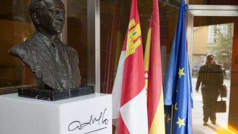 Busto de Adolfo Su&aacute;rez en su museo en Cebreros