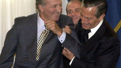 El rey lamenta la muerte de Adolfo Suárez