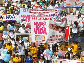 Miles de personas participan en la "Marcha por la vida" Miles de personas participan en la "Marcha por la vida"