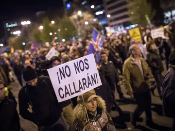 Cientos de personas protestan en Madrid Cientos de personas protestan en Madrid