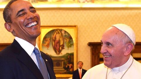 Obama y el Papa Francisco se r&iacute;en durante la visita del presidente al Vaticano