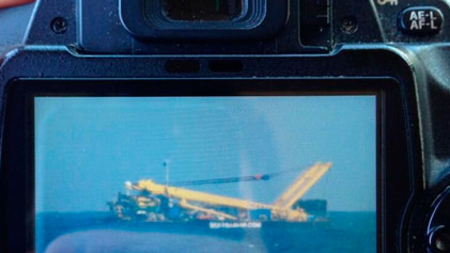 Imagen del remolcador en el mar