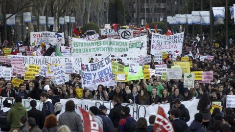 Los estudiantes toman la calle para defender la educaci&oacute;n p&uacute;blica