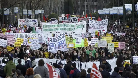 Los estudiantes toman la calle para defender la educación pública Los estudiantes toman la calle para defender la educación pública