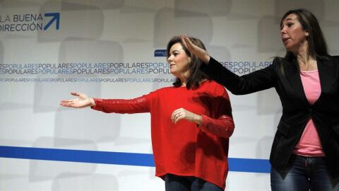 Soraya S&aacute;enz de Santamar&iacute;a con Alicia S&aacute;nchez Camacho
