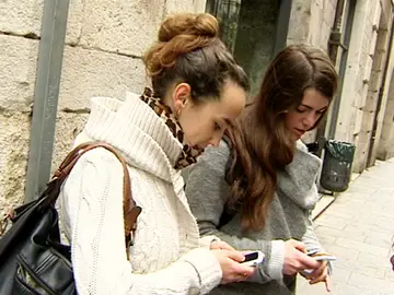 Un vídeo erótico de dos jóvenes se difunde en un instituto de Girona Un vídeo erótico de dos jóvenes se difunde en un instituto de Girona