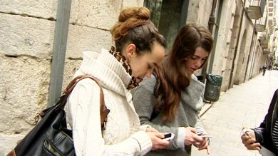 Dos adolescentes graban un vídeo erótico y se difunde en un instituto de Girona