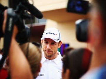 Jenson Button atiende a los medios