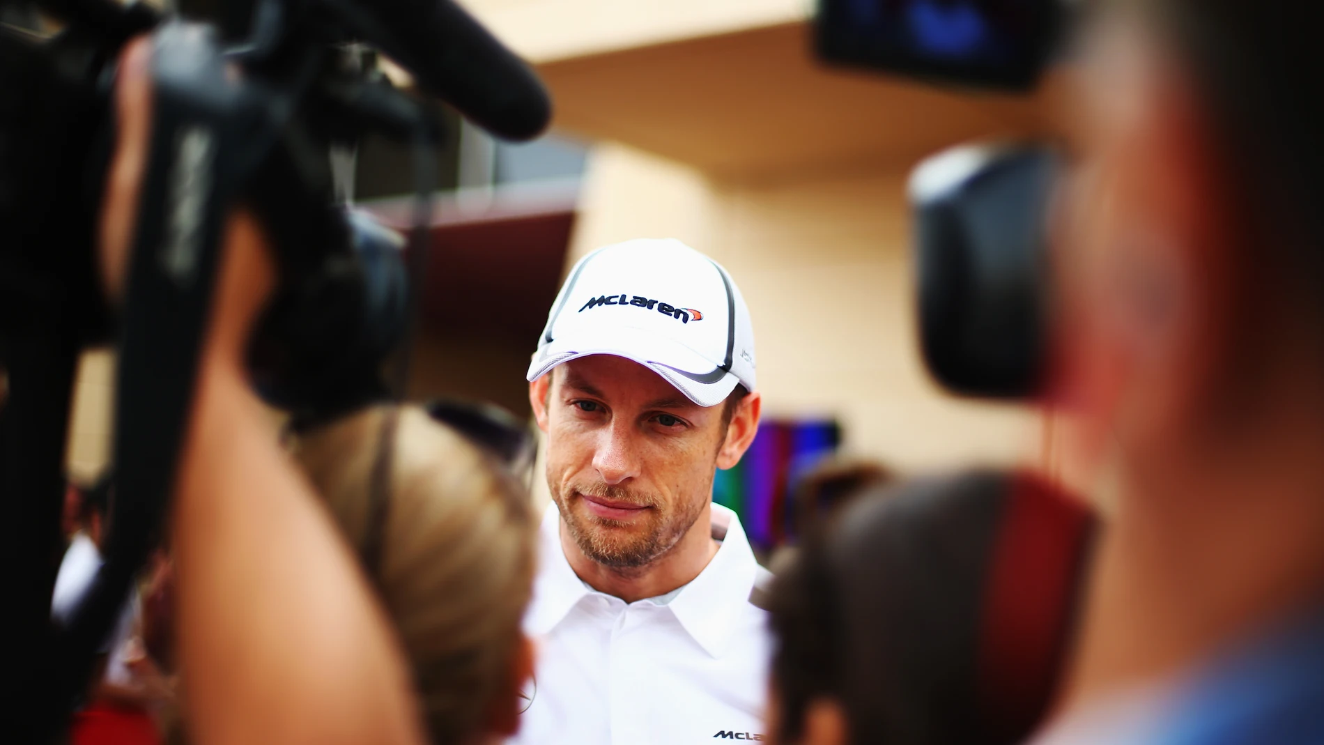 Jenson Button atiende a los medios