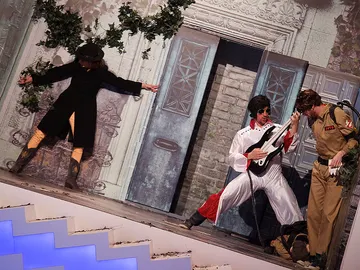Teatro de pendiente 'Una lápida cayó en la arena' Teatro de pendiente 'Una lápida cayó en la arena'
