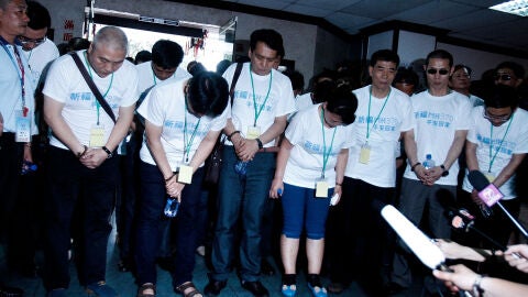 Familiares de los desaparecidos en el avi&oacute;n malasio