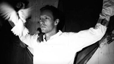 Coldplay regresa con un homenaje al cine mudo en el vídeoclip 'Magic'