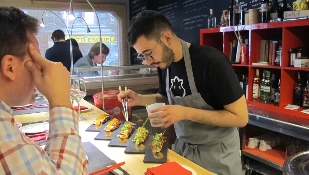 La cocina aiática de Nakeima se disfruta en barra.