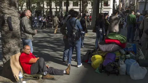 22 familias acampan frente al Ayuntamiento de Sevilla 22 familias acampan frente al Ayuntamiento de Sevilla