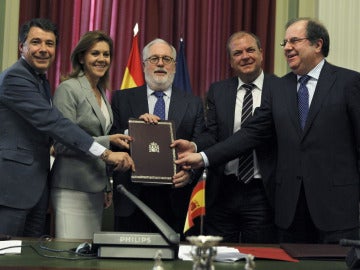 Miguel Arias Cañete con varios presidentes autonómicos