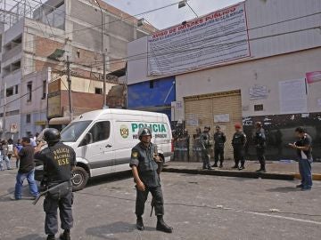 Mueren dos personas en intento de desalojo en el centro histórico de Lima