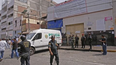 Mueren dos personas en intento de desalojo en el centro hist&oacute;rico de Lima