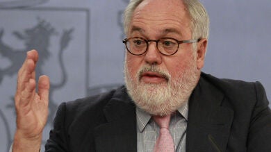 Cañete dice que no teme debatir con Valenciano sobre Europa, aunque prefiere hacerlo con Schulz