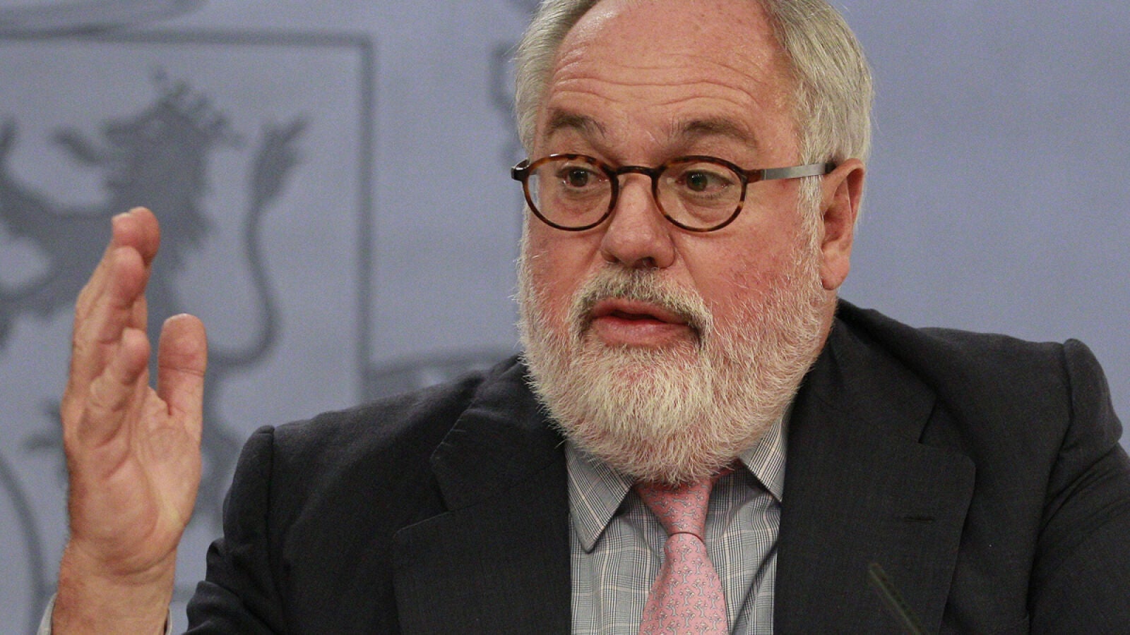 Cañete dice que no teme debatir con Valenciano sobre Europa, aunque prefiere hacerlo con Schulz