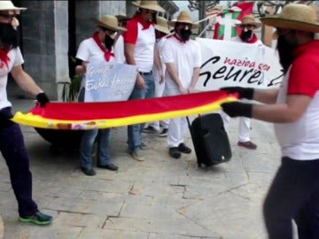 Los radicales retiran la bandera de España en el Ayuntamiento de Villabona