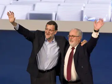 Rajoy apoya a Cañete Rajoy apoya a Cañete