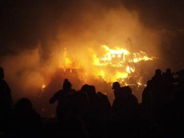 Un incendio descontrolado destruye 150 casas en la ciudad chilena de Valparaíso