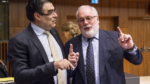 Arias Ca&ntilde;ete en un acto en Luxemburgo
