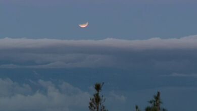 La luna tiñe de rojo los cielos de Canarias