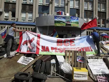 Pancartas a favor de un referéndum Pancartas a favor de un referéndum