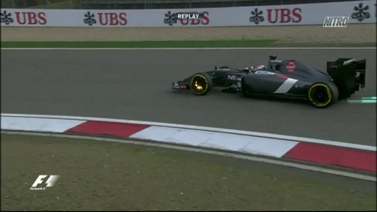 El coche de Sutil, en llamas