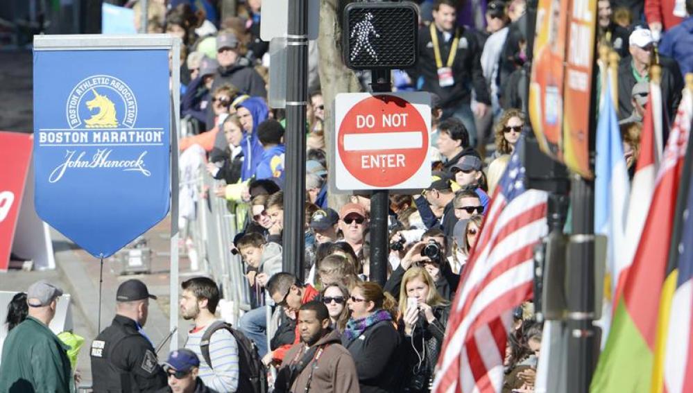 Una multitud acude a la 118 edición del maratón en Boston
