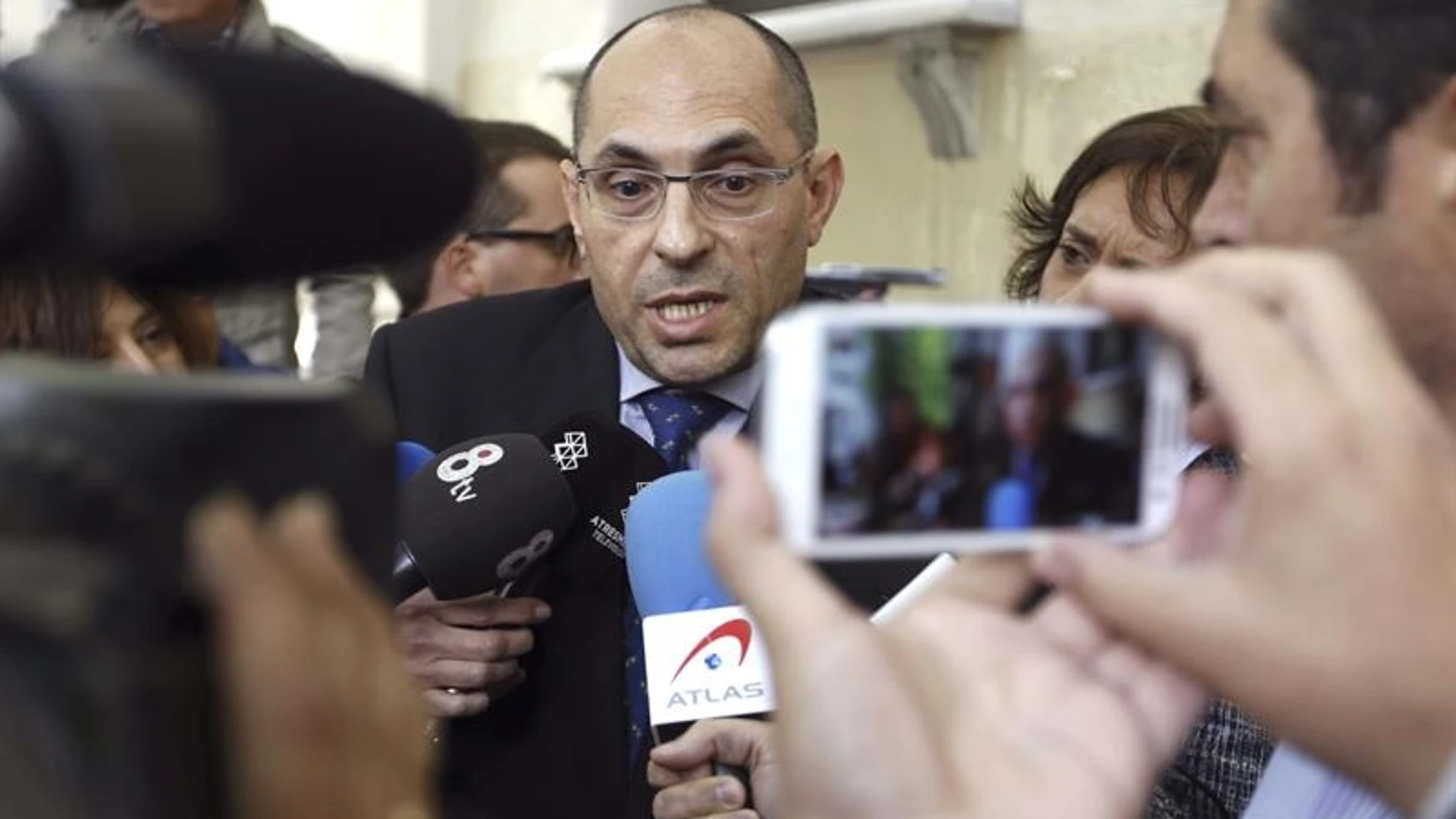 Elpidio José Silva declara a la salida de los juzgados. Elpidio José Silva declara a la salida de los juzgados.