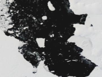 Se desprende un iceberg de la Antártida