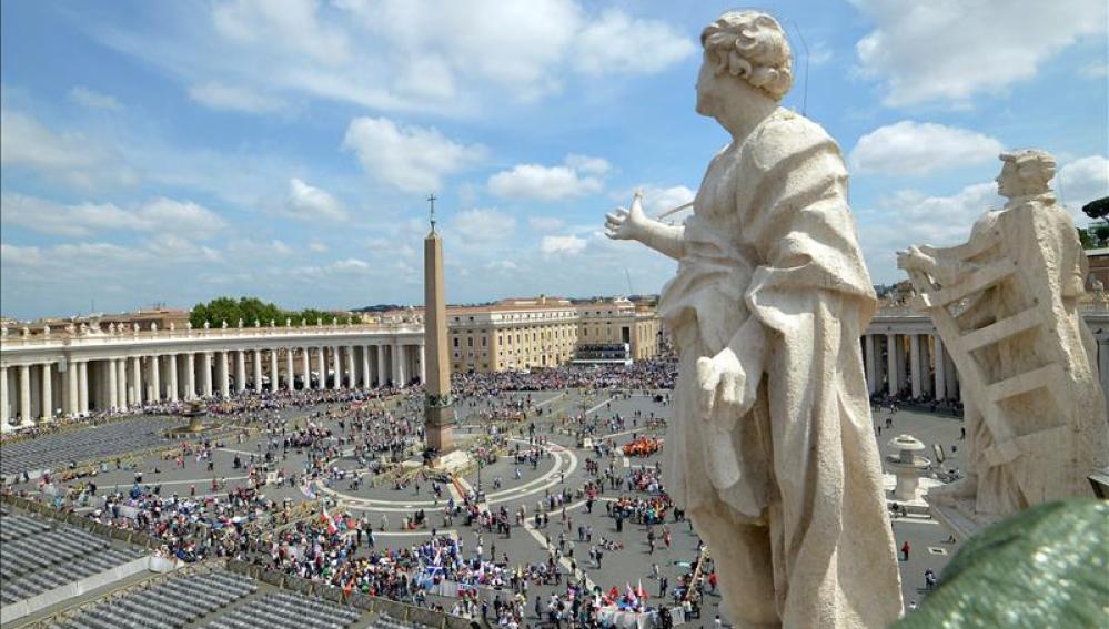 Miles de peregrinos llegan a la Ciudad del Vaticano