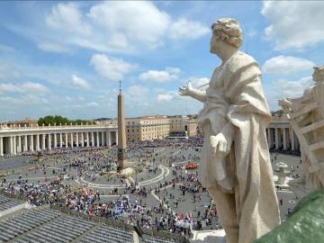 Miles de peregrinos llegan a la Ciudad del Vaticano