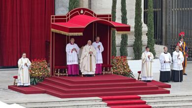 Colocan la S de 'santo' en la iglesia dedicada a Juan Pablo II
